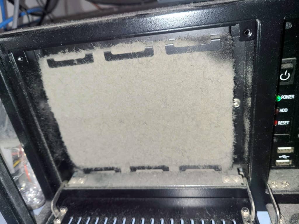 Extremely dusty air filter